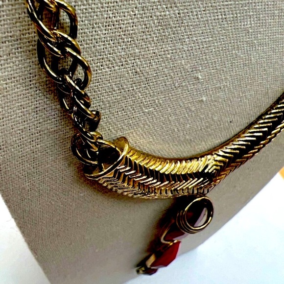 Vintage Gold Tone Necklace With Red Acrylic Drops & Chevron Pattern. N19 - Picture 7 of 9
